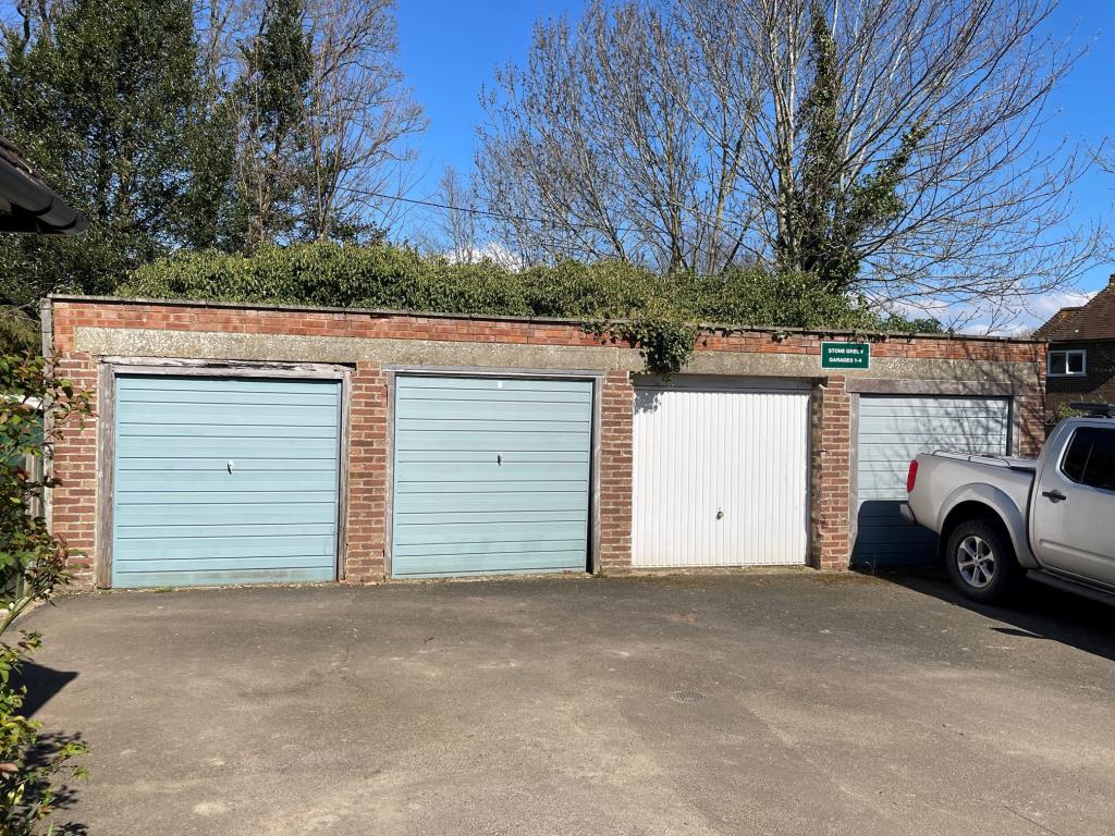 Lot: 71 - FREEHOLD BLOCK OF FOUR GARAGES - general view